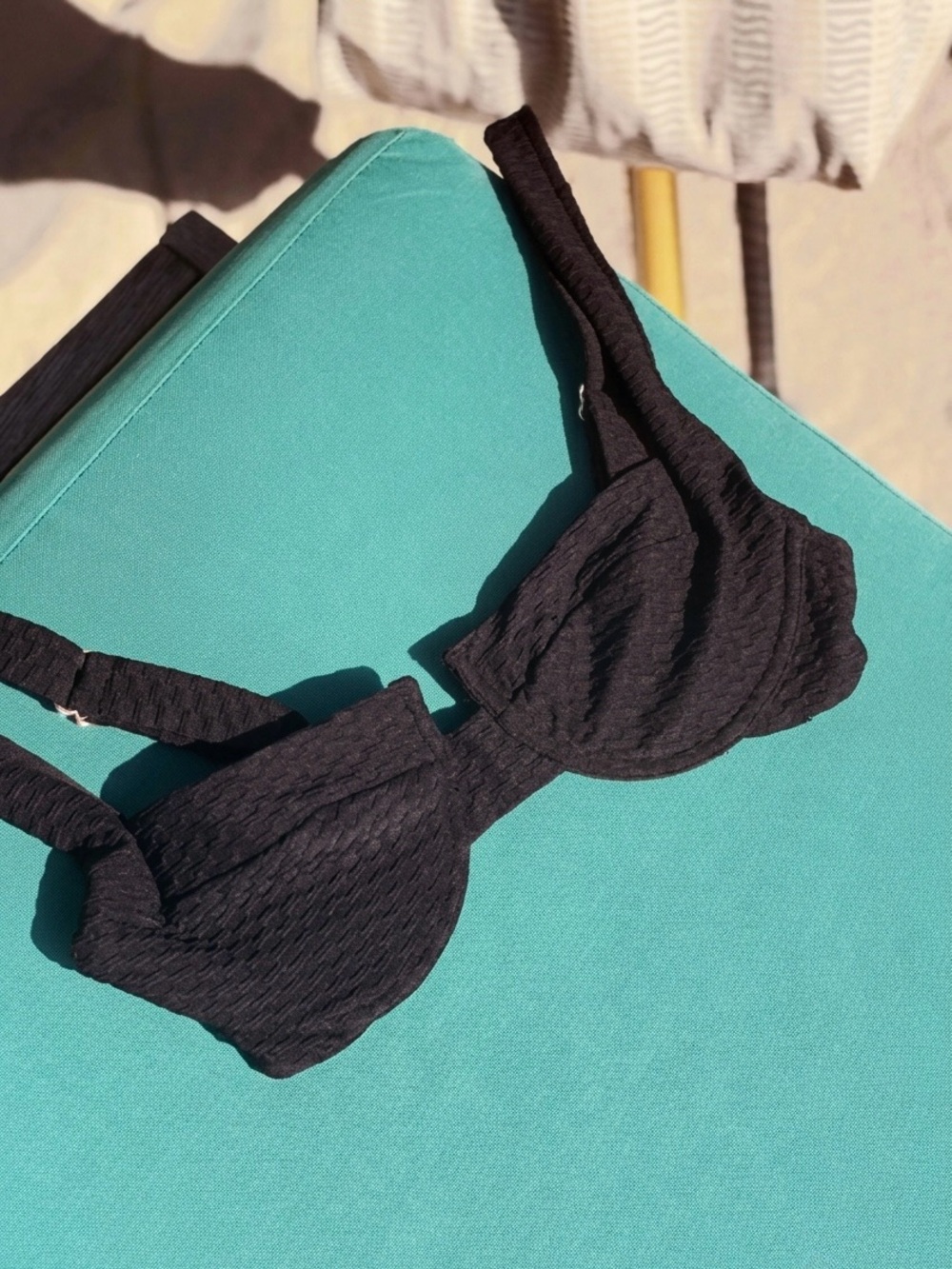 NWT Vetchy Laguna Textured Bikini Top in Black Size Medium (Bra size 34C-36B)
